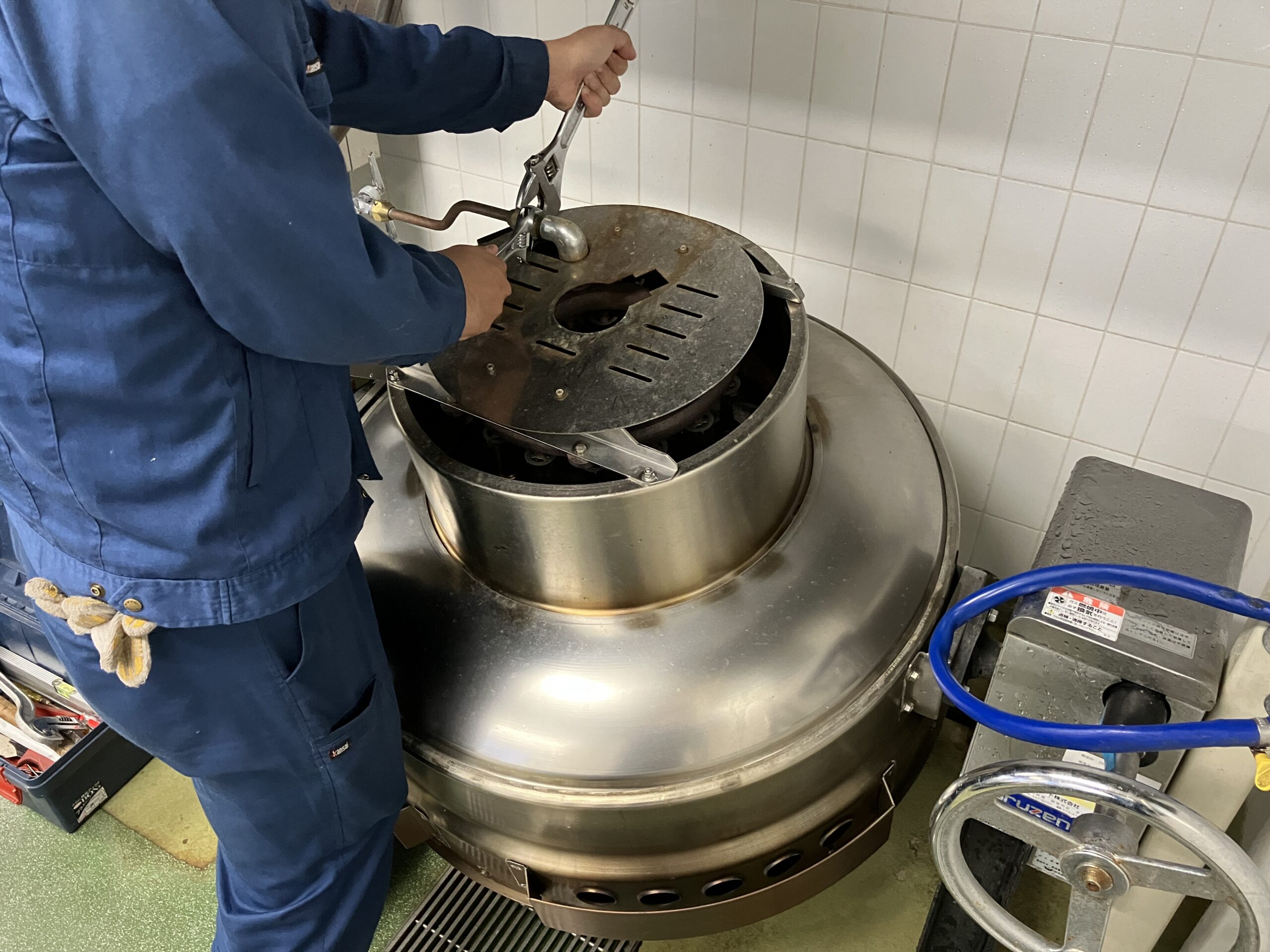 ガス回転釜 業務用/新品 MKGD-AH110 MARUZEN マルゼン 110L アルミ製 自動点火式 釜底排水付 送料別途見積 幅1360×奥行967×高さ810 ガス回転釜 マルゼン 190L アルミ製 自動点火式 MKGD-A190 幅1525